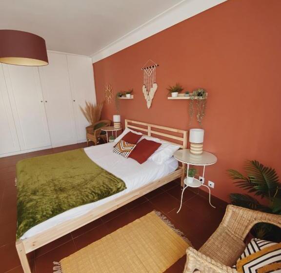 Люкс Кровать Кинг, Coastal Garden Paradise Retreat  6 Min From The Beach