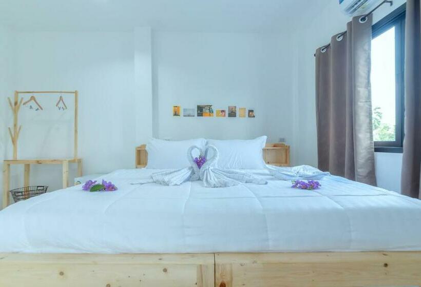 Семейный Номер Deluxe, Phanomrung Hostel & Linn Chan Cafe พนมรุ้ง โฮส์เทล แอนด์ ลิณณ์จัง คาเฟ่
