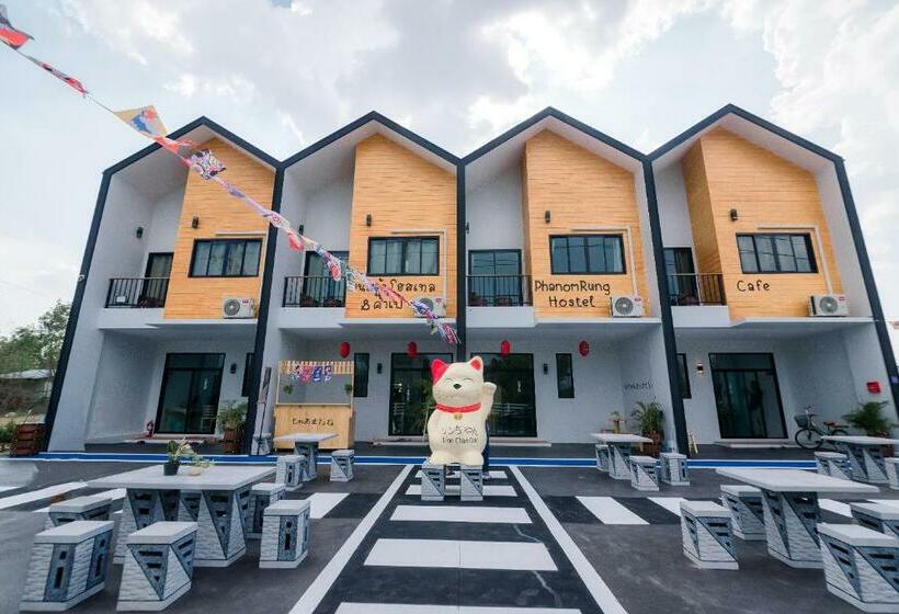 Семейный Номер Deluxe, Phanomrung Hostel & Linn Chan Cafe พนมรุ้ง โฮส์เทล แอนด์ ลิณณ์จัง คาเฟ่