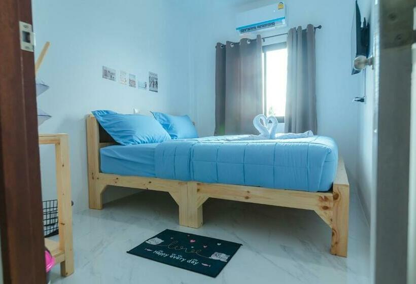Номер Basic, Phanomrung Hostel & Linn Chan Cafe พนมรุ้ง โฮส์เทล แอนด์ ลิณณ์จัง คาเฟ่