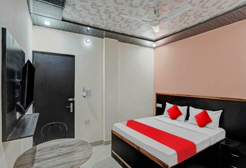 Трехместный Номер Классика, Oyo Flagship 81319  Red Inn