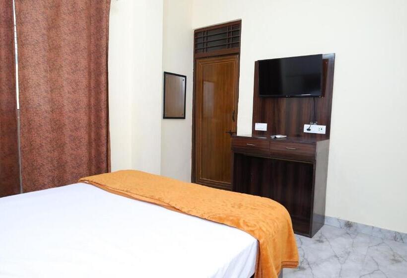 带大床的豪华间, Sia Taj Hotel I Nearest Taj Mahal I Agra I Couple Friendly