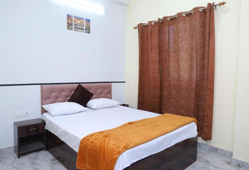 带大床的豪华间, Sia Taj Hotel I Nearest Taj Mahal I Agra I Couple Friendly