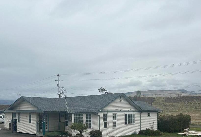 Четырехместный Номер Стандарт, Road Runner Motel Merritt Bc