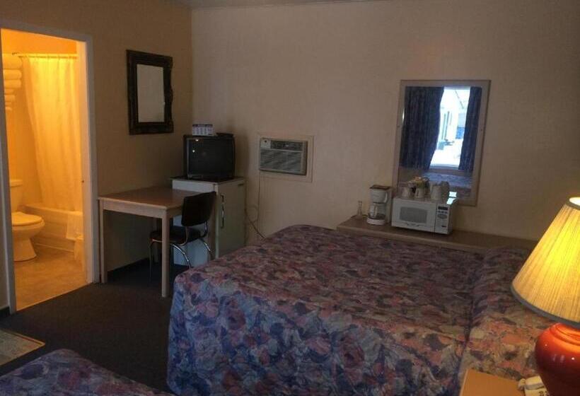 Четырехместный Номер Стандарт, Road Runner Motel Merritt Bc