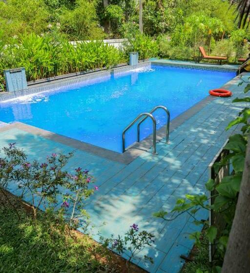 اتاق لوکس, Malavikas Black Beach Resort