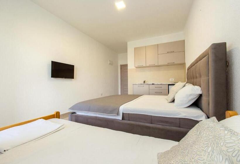 اتاق استاندارد سه نفره, Deron Apartments