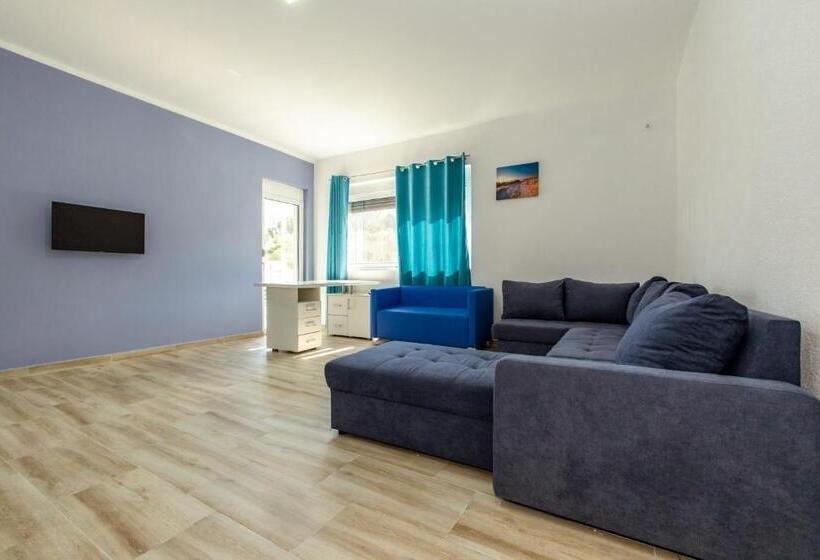اتاق سوپریور خانوادگی, Deron Apartments