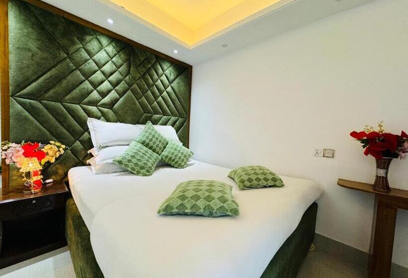 اتاق لوکس با بالکن و چشم‌انداز دریا, Modern Resort