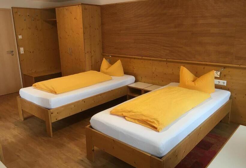 스탠다드 트리플 룸, Gasthaus Storchen