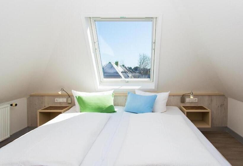 Family Suite, Letj Briis