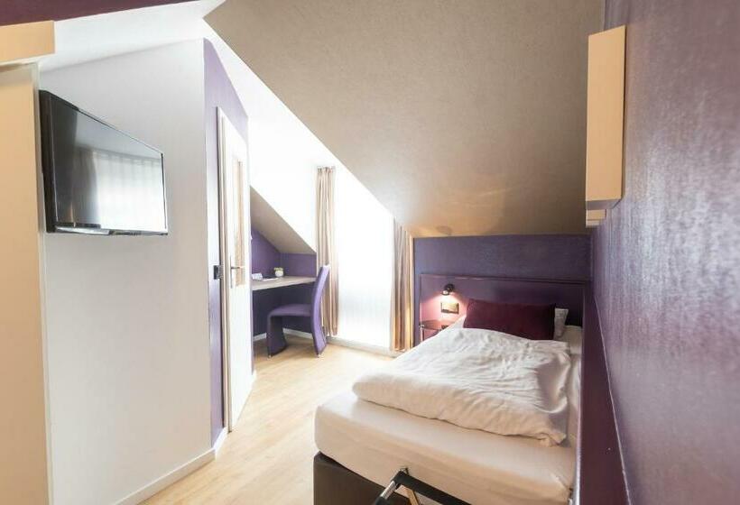 Quarto Estandar Individual, Porta Nigra