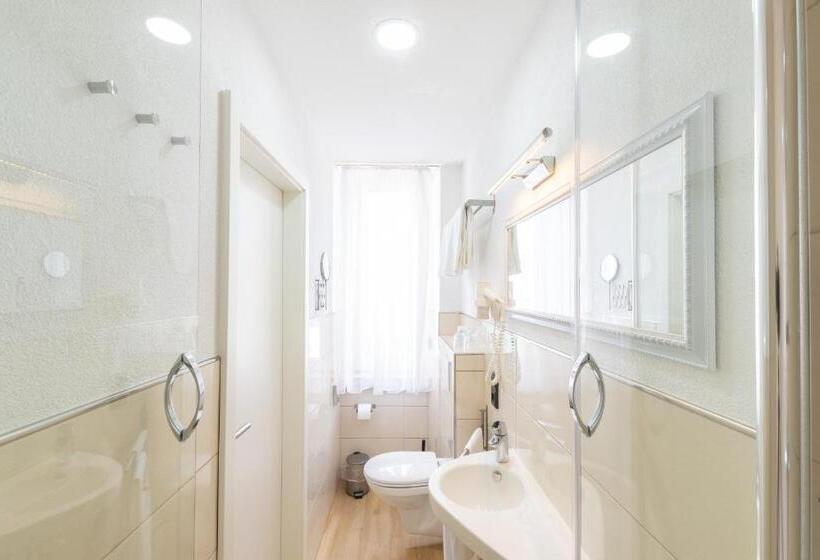 Quarto Triplo Comfort, Porta Nigra