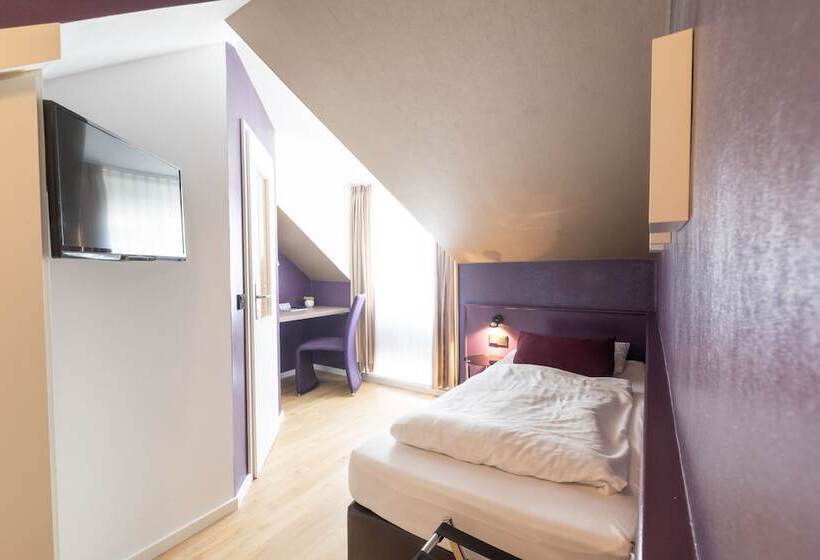 Quarto Estandar Individual, Porta Nigra