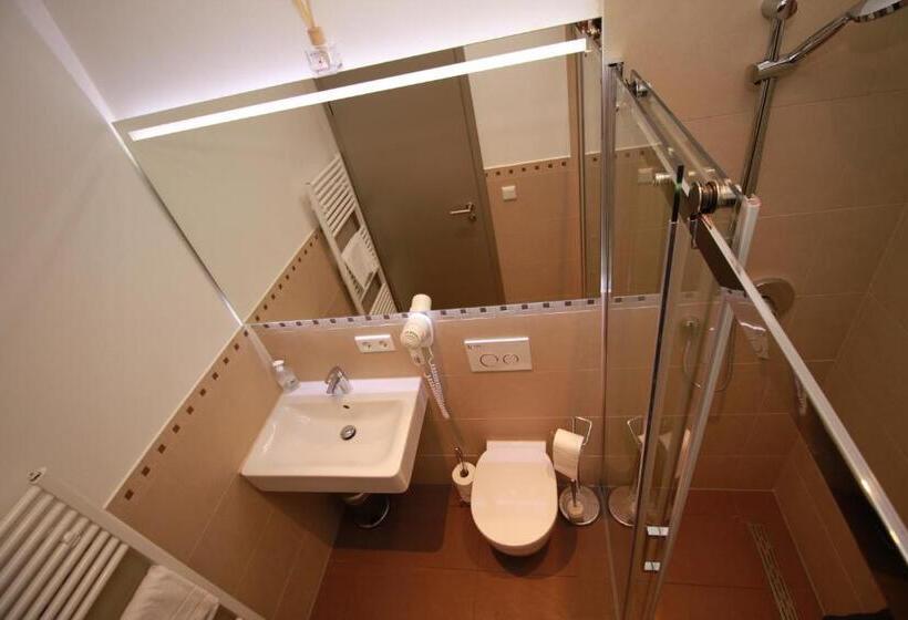 اتاق استاندارد با آشپزخانه, Slamba Hostel