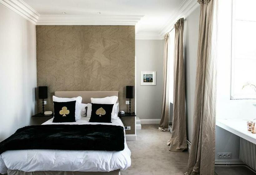 اتاق راحتی, Clarance Hotel Lille