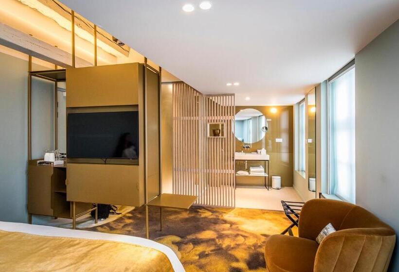 اتاق راحتی, Clarance Hotel Lille