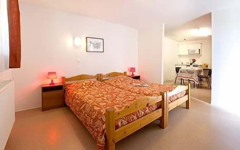 Студия Стандарт, Brit Hotel Grand Hotel Munster