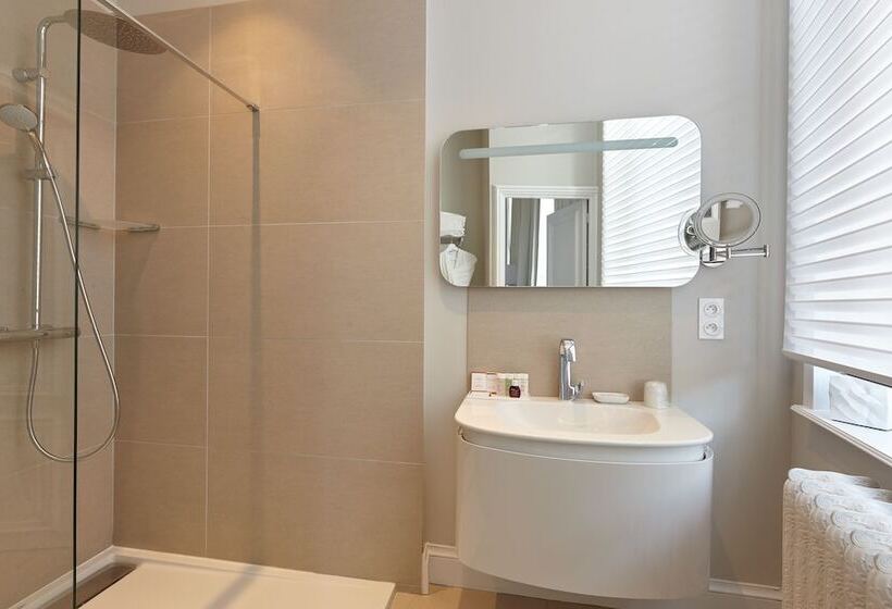 اتاق راحتی, Clarance Hotel Lille