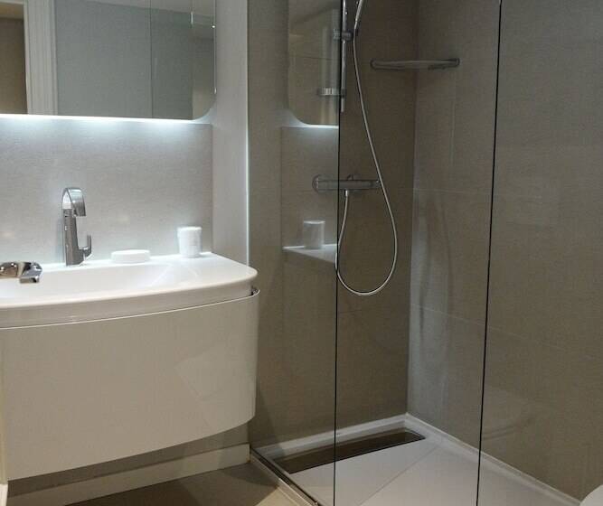 اتاق استاندارد یک نفره, Clarance Hotel Lille