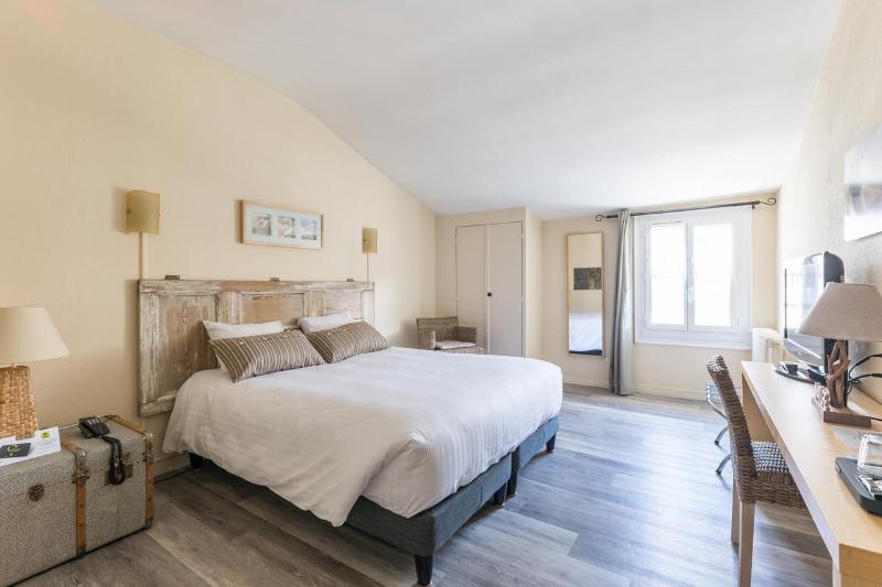 Номер Комфорт, Logis Hôtel Lafayette Rochefort France
