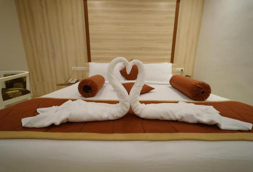 带大床的套房, Palmyra Grand Inn