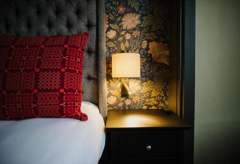 Chambre Familiale, The Globe