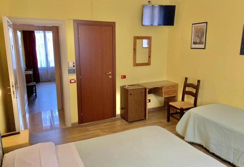 Номер Стандарт Трехместный, Albergo Cinzia