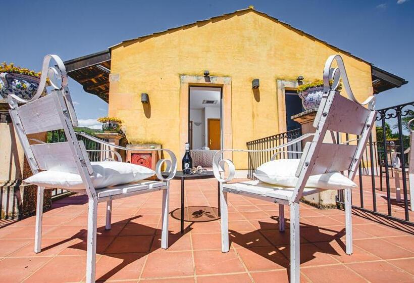 Quarto Estandar com Terraço, Nuovo Castello Crisilio