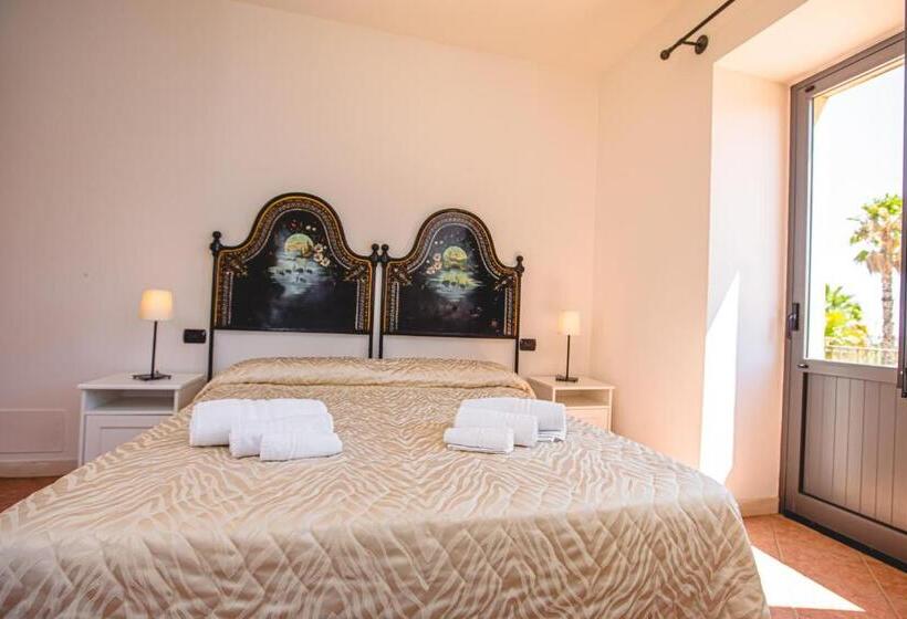 Quarto Estandar com Terraço, Nuovo Castello Crisilio