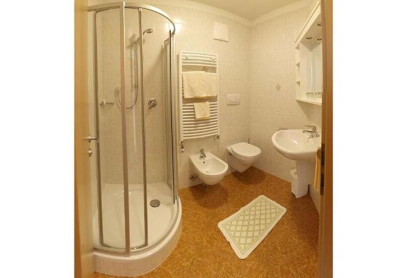 Quarto Superior Vista Montanha, Trenker