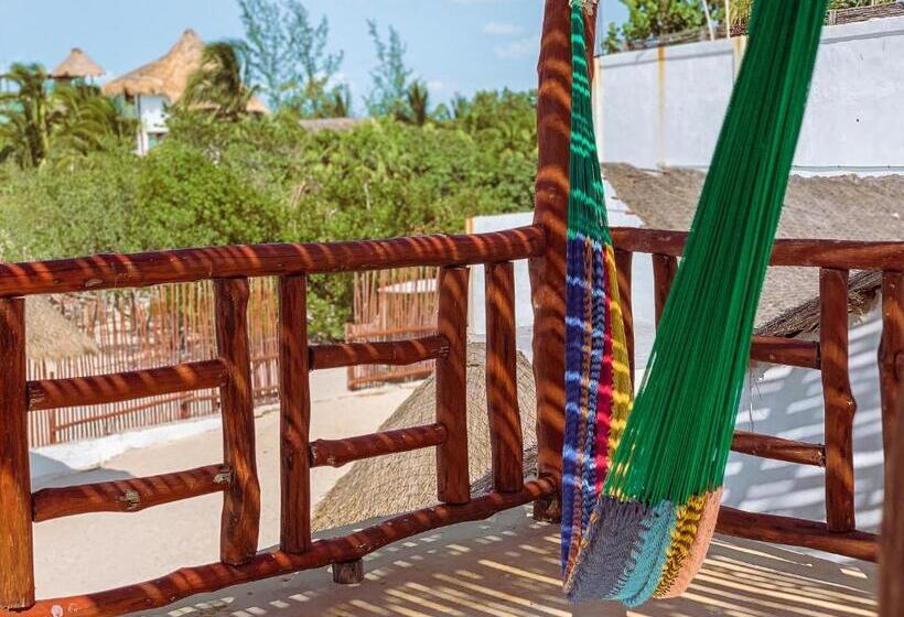 Cameră Familiară cu Vedere Laterală la Mare, Golden Paradise Beach