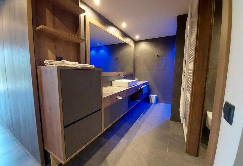 Полулюкс Повышенной Комфортности, Molaris Lodge