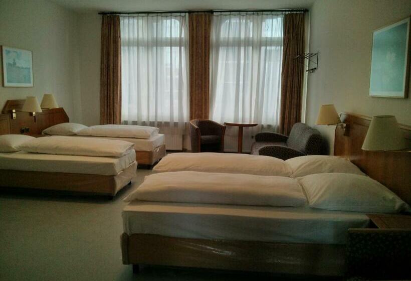 اتاق استاندارد چهار تخته, Willy Hotel Frankfurt