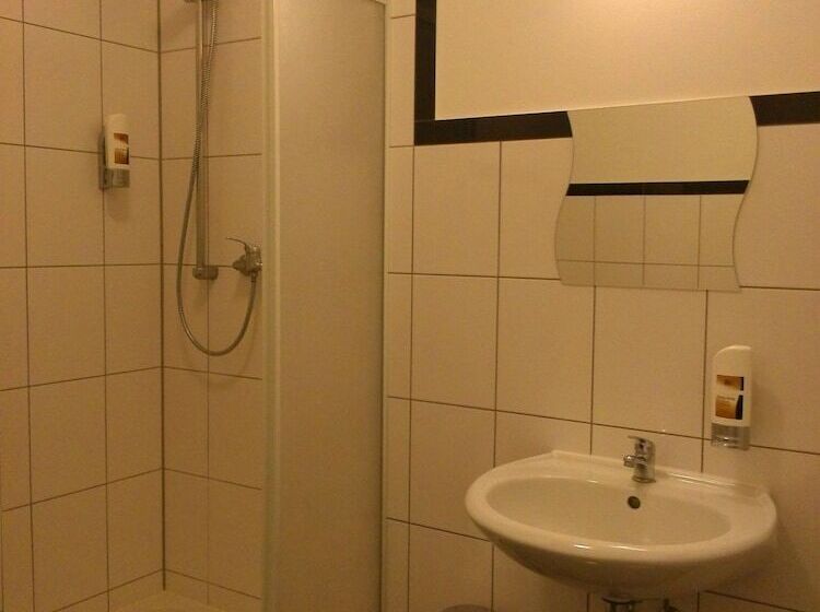 اتاق استاندارد چهار تخته, Willy Hotel Frankfurt