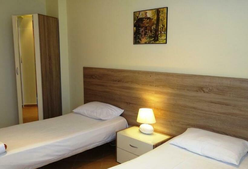 스탠다드 룸 공동 욕실, Guest Rooms Kom