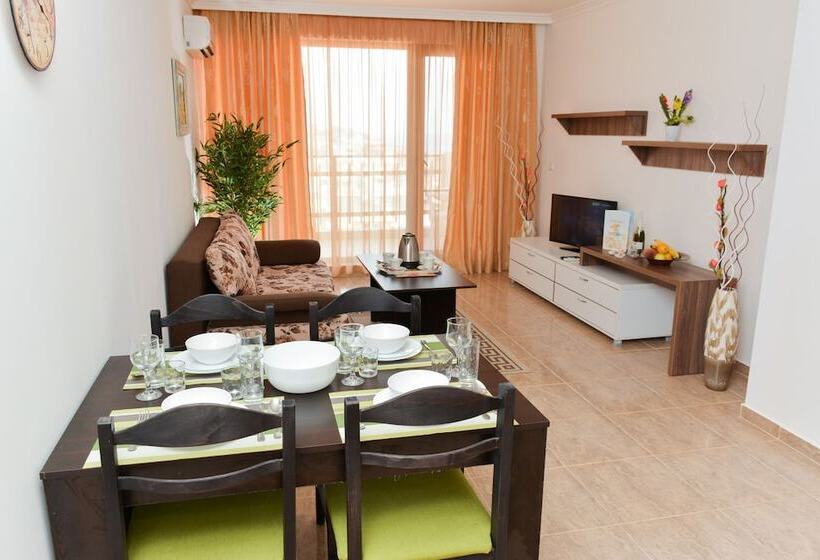 Апартаменты Deluxe с 1 спальней, с видом на бассейн, Olymp Apartcomplex