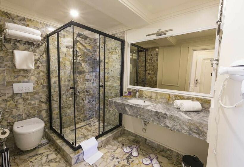 Quarto superior, Andalouse Otel