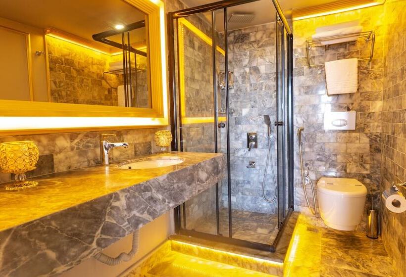 Quarto Triplo Standart, Andalouse Otel