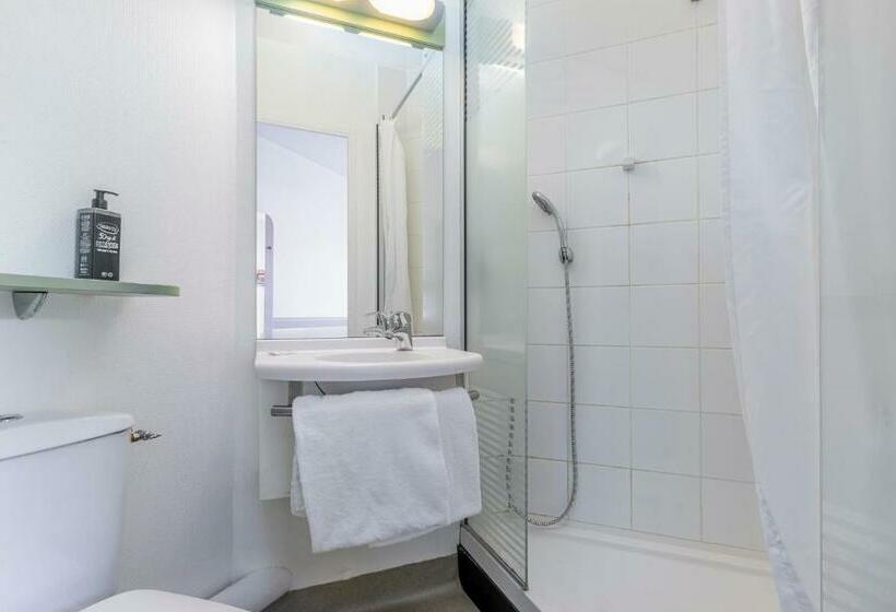 Номер Стандарт Трехместный, B&b Hotel Aix En Provence Meyreuil Sainte Victoire