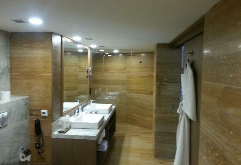 سوئیت با چشم‌انداز, Mosaic Hotel Mussoorie Mallroad