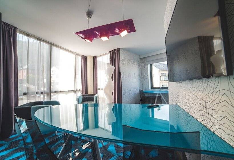 Люкс, Magic Hotel Solheimsviken
