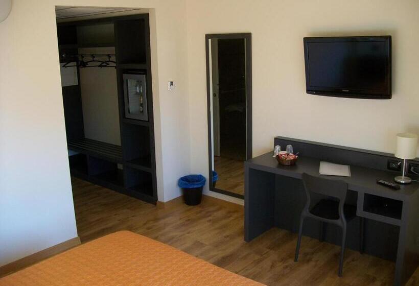 标准三人间, Motel Giglio