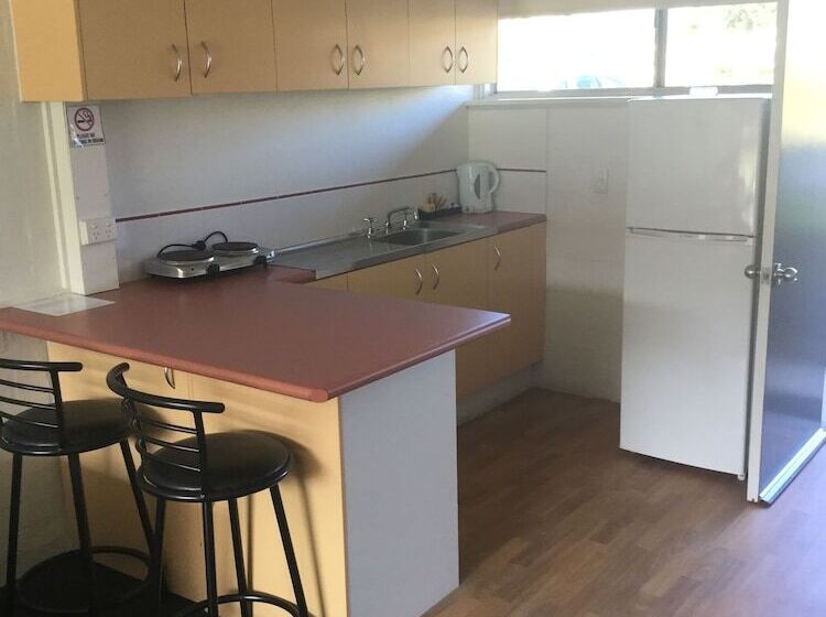 اتاق اجرایی, Bathurst Studio Apartments