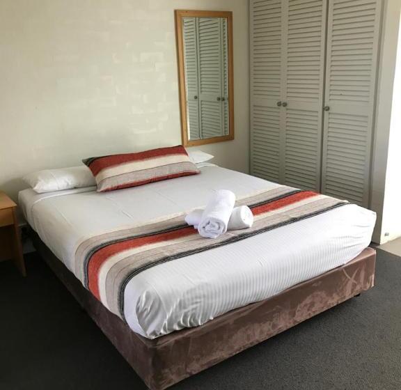 اتاق خانواده اجرایی, Bathurst Studio Apartments