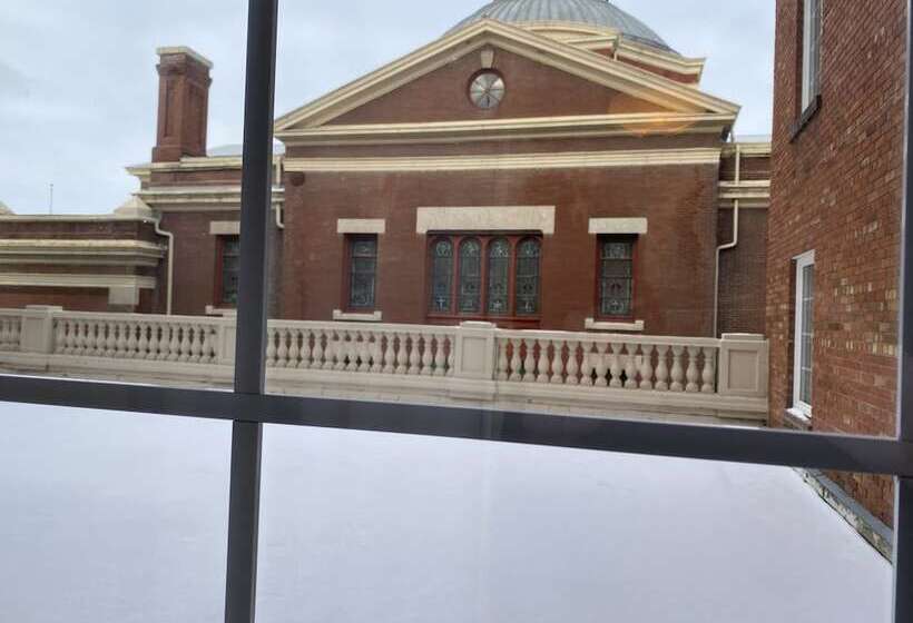 标准间, Grant Hall