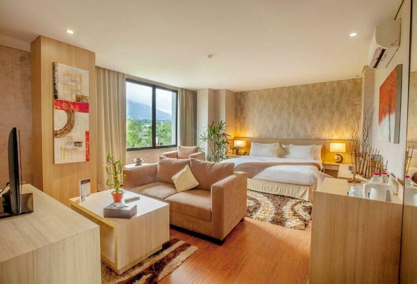 Королевский Люкс, Padjadjaran Suites Resort And Convention