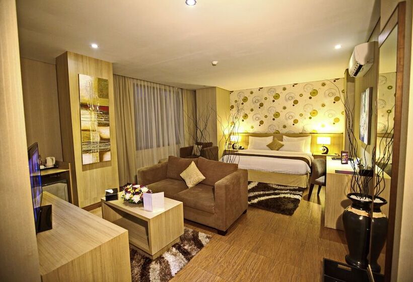 Королевский Люкс, Padjadjaran Suites Resort And Convention