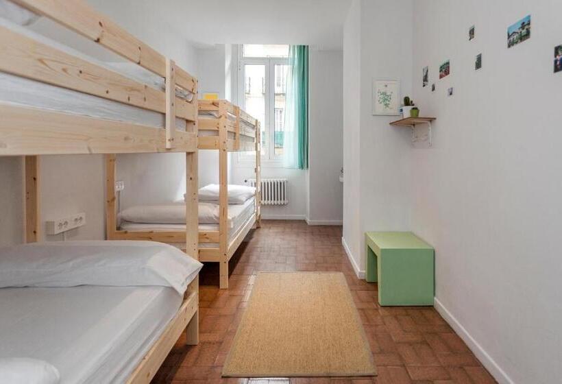 エコノミー４人部屋, A Room In The City Hostel