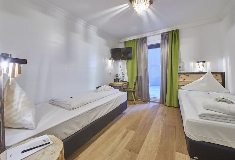 이코노미 룸, The Alpine Palace New Balance Luxus Resort